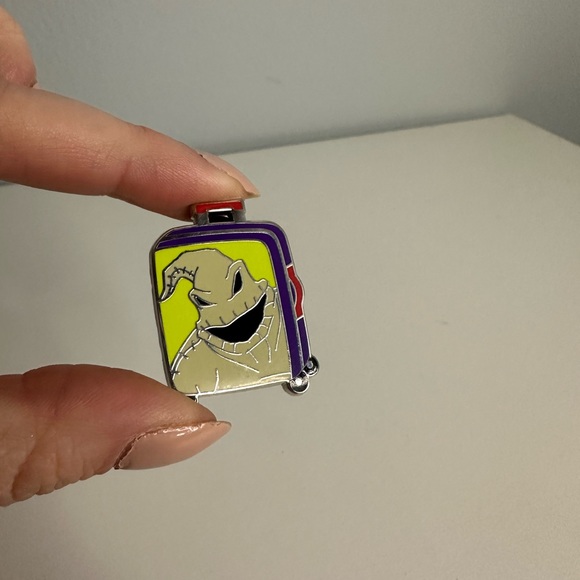 Disney Pin Magical Mystery Luggage Series - Oogie Boogie - Picture 2 of 5